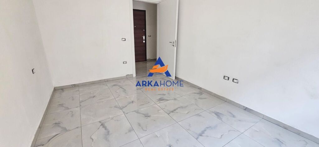 OFFICE FOR RENT 1+1+BALCONY "LAPRAKE" 60,000 LEKE