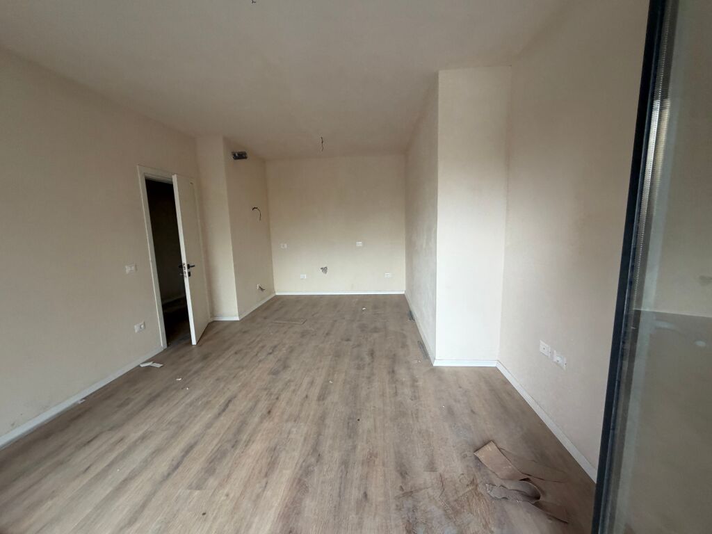 1+1,per ufficio,2° piano residenziale,ex campo di aviazione,550 euro