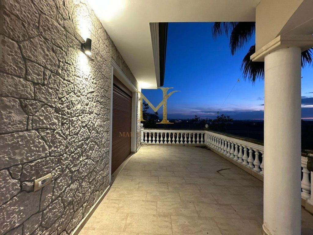 Villa for sale on Gjiri i Lalzit Street, Durres - 4 rooms and 2 bathrooms