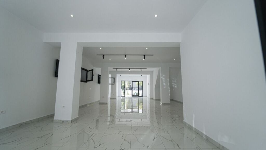 BUSINESS PREMISES FOR RENT 2 FLOORS NEAR THE MUSEUM, DURRES