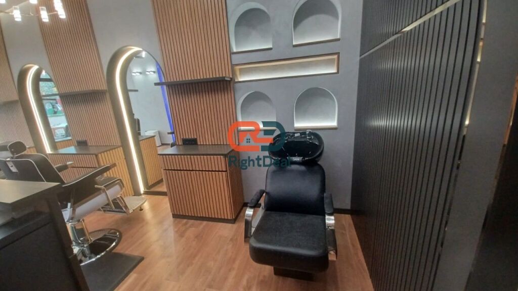 Tek Komuna E Parisit, Jepet Me Qira Njesi Biznesi E Investuar Totalisht Per Barber Shop!