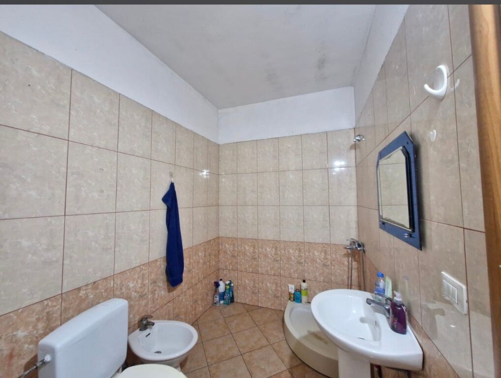 1+1, furnished at the Artisti bar in Astir, price 400 thousand lek