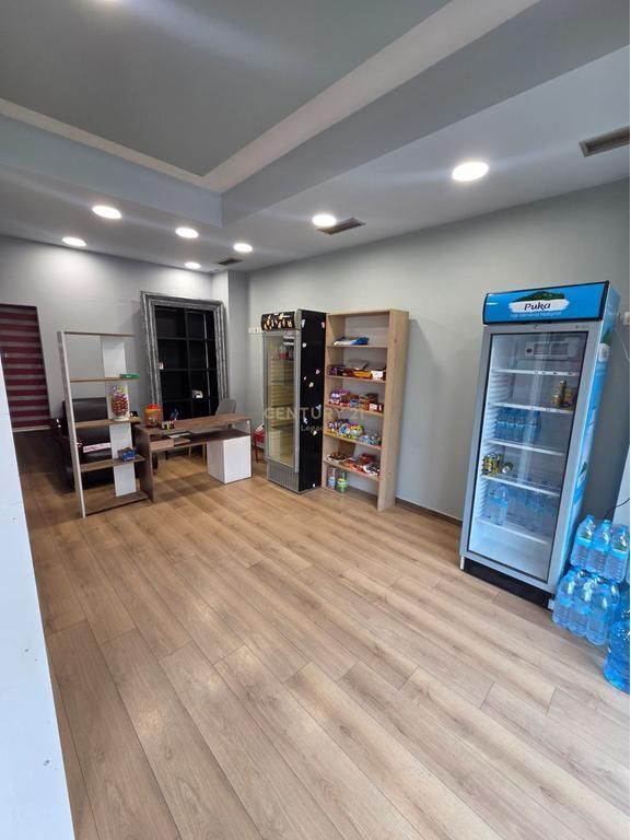 Locale commerciale in affitto – Negozio nella zona di Fresku