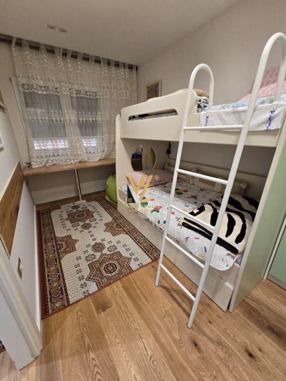 JEPET APARTAMENT 3+1 ME QIRA TE PAZARI I RI 80.000 LEKE