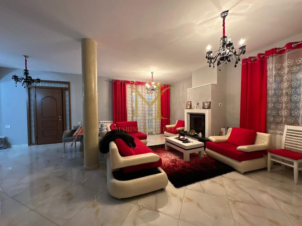 Villa for sale on Gjiri i Lalzit Street, Durres - 4 rooms and 2 bathrooms