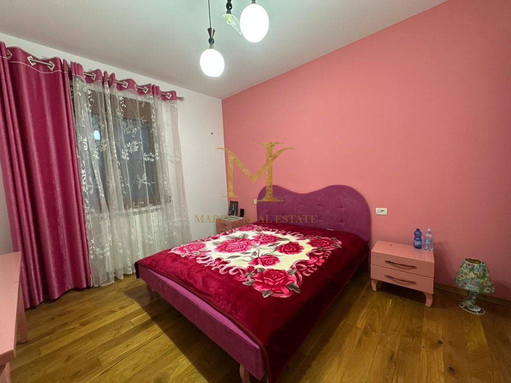 Villa for sale on Gjiri i Lalzit Street, Durres - 4 rooms and 2 bathrooms