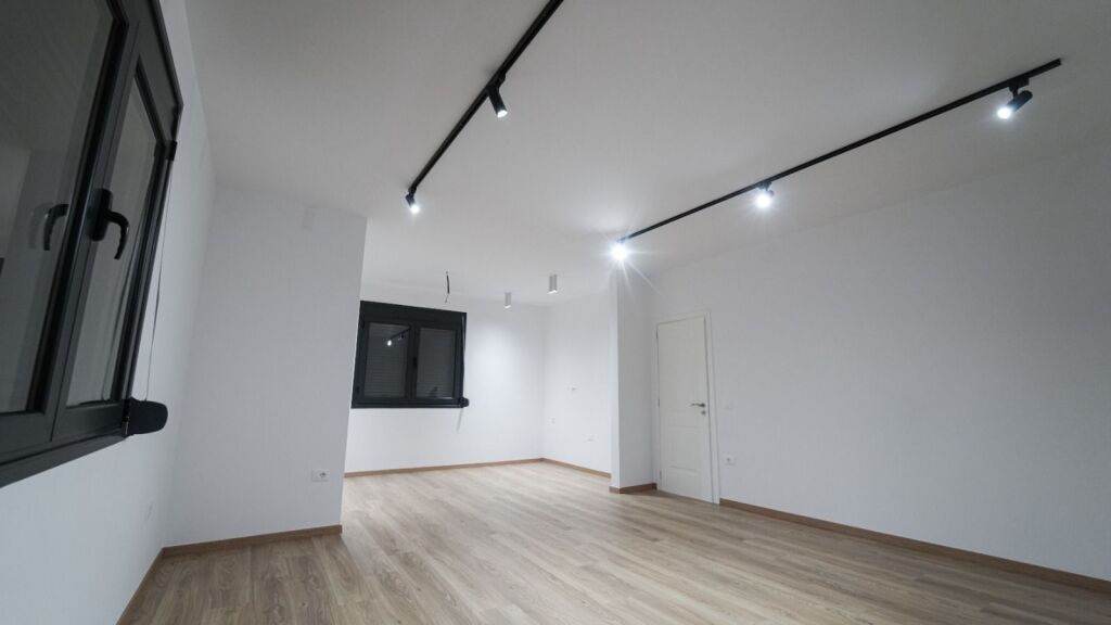 BUSINESS PREMISES FOR RENT 2 FLOORS NEAR THE MUSEUM, DURRES