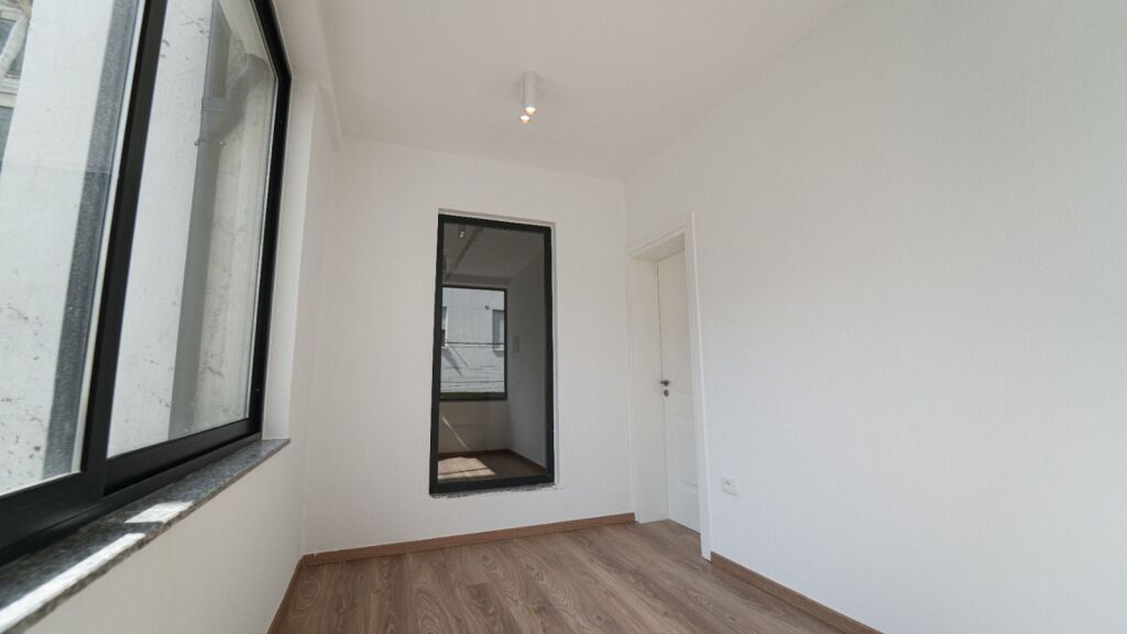 BUSINESS PREMISES FOR RENT 2 FLOORS NEAR THE MUSEUM, DURRES