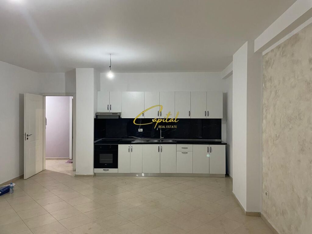 APARTAMENT ME QIRA 2+1 5 MAJI 50.000 LEKE