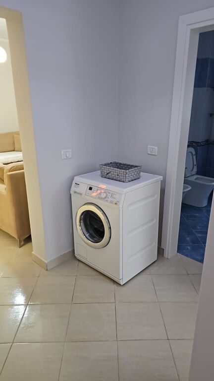 Jepet me qera një apartament 2+1  në zonen e Kodres se Diellit,prane supermarket Aldi