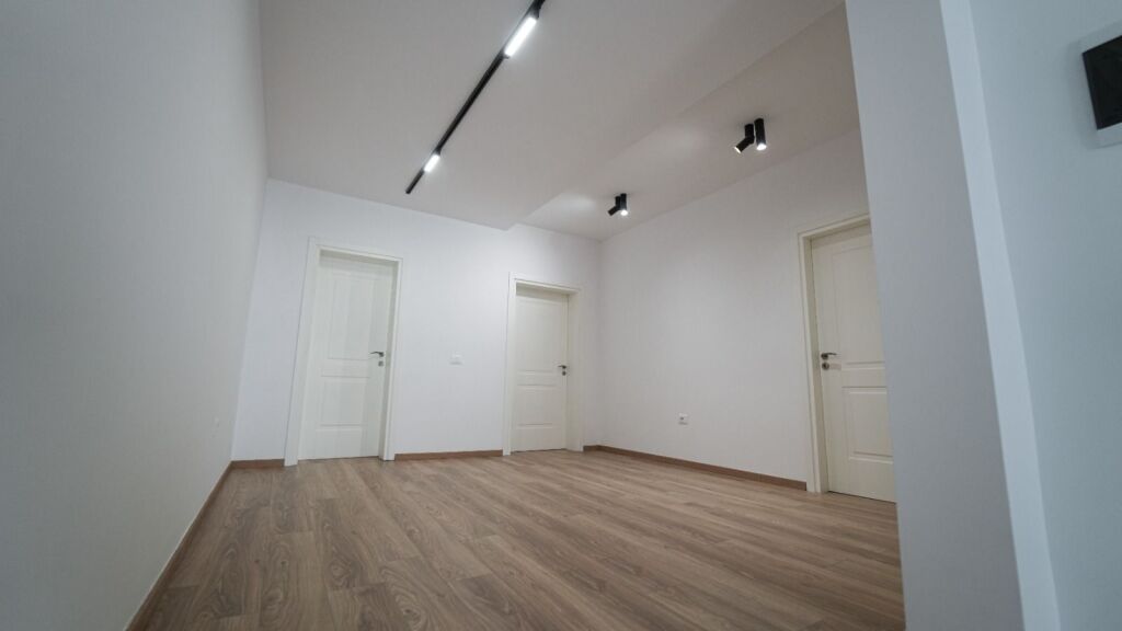 BUSINESS PREMISES FOR RENT 2 FLOORS NEAR THE MUSEUM, DURRES