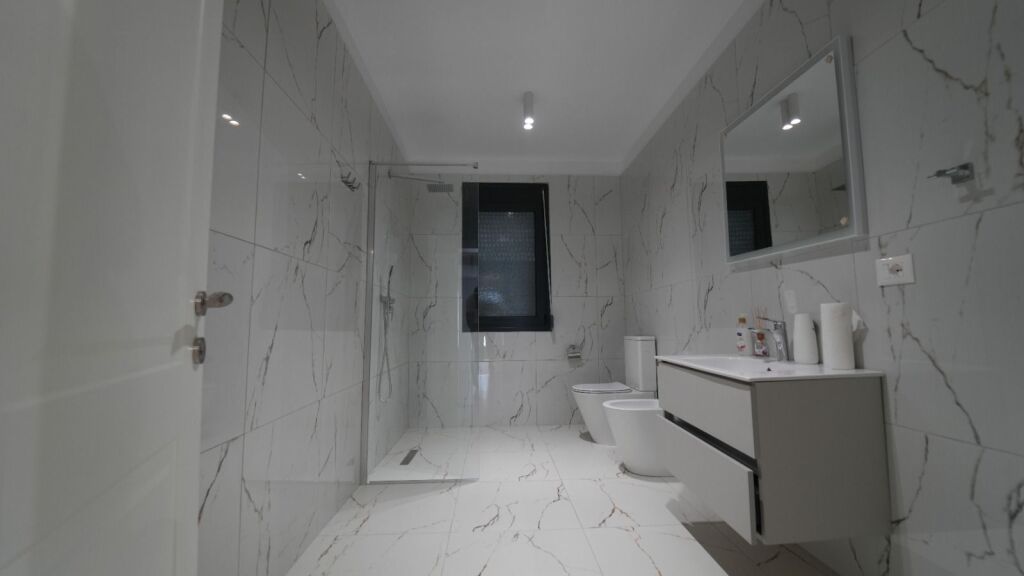 BUSINESS PREMISES FOR RENT 2 FLOORS NEAR THE MUSEUM, DURRES