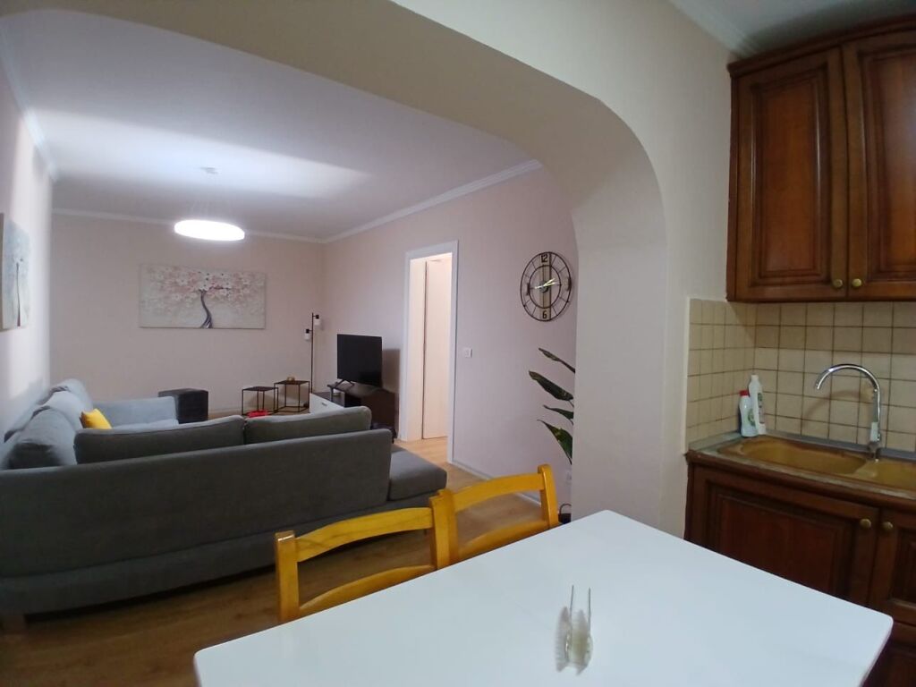 Jepet Me Qera Apartament 2+1+1 Ballkon