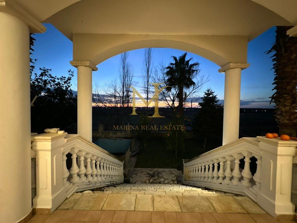 Villa for sale on Gjiri i Lalzit Street, Durres - 4 rooms and 2 bathrooms