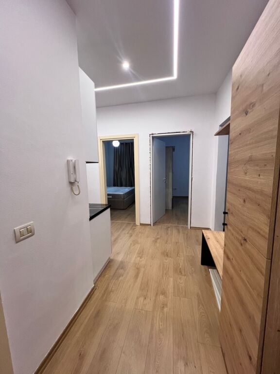 Appartamento 2+1 appena rinnovato vicino alla Scuola "Eftali Koci"