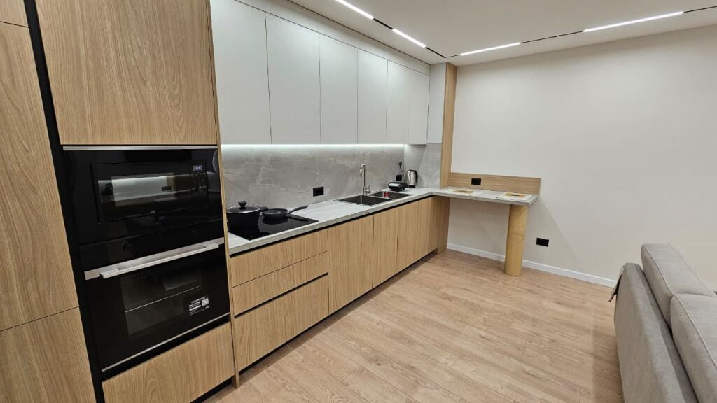 Apartment 2+1 for Rent, Commune of Paris, near the roundabout!
