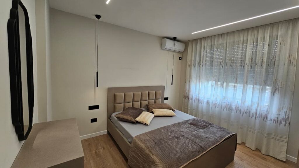 Apartment 2+1 for Rent, Commune of Paris, near the roundabout!