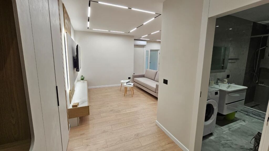 Apartment 2+1 for Rent, Commune of Paris, near the roundabout!