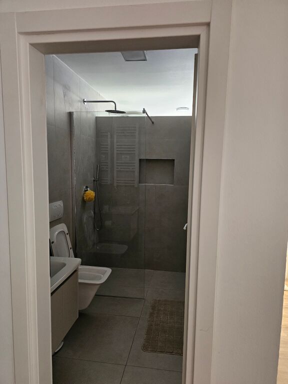 Apartament me Qera