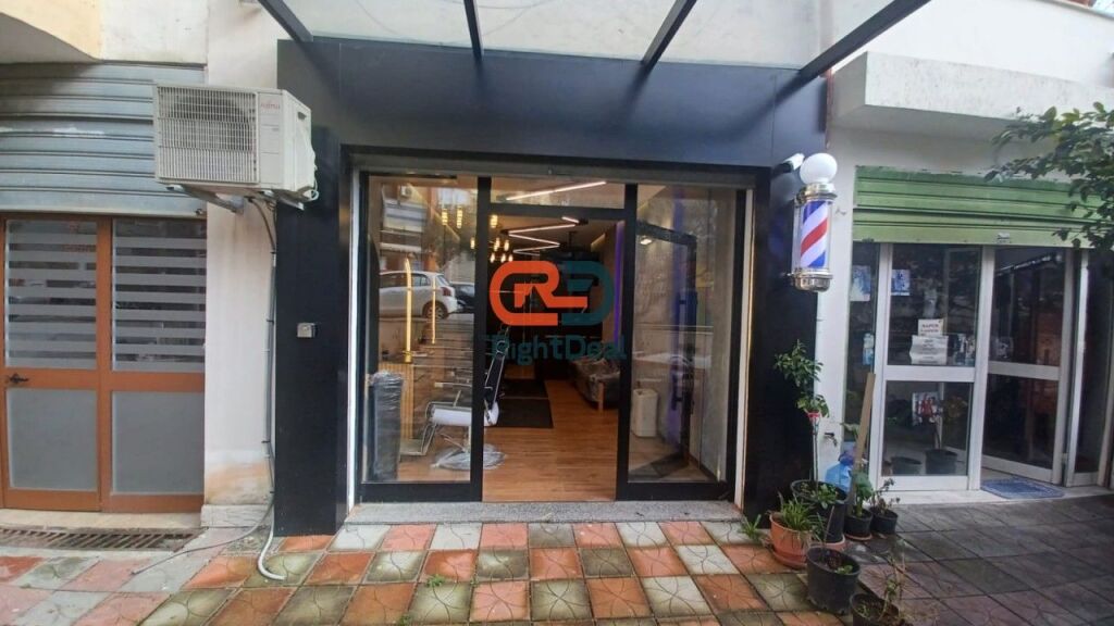 Tek Komuna E Parisit, Jepet Me Qira Njesi Biznesi E Investuar Totalisht Per Barber Shop!