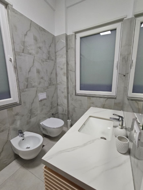🏡 Vilë me Qira – Rezidenca “Vila Lule” | pranë TEG