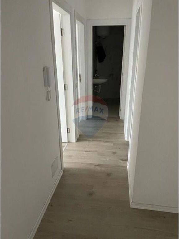 ZYRE PER QIRA ME 3 AMBIENTE PUNE TE KOMUNA PARISIT