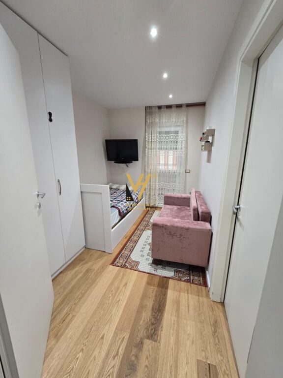 JEPET APARTAMENT 3+1 ME QIRA TE PAZARI I RI 80.000 LEKE