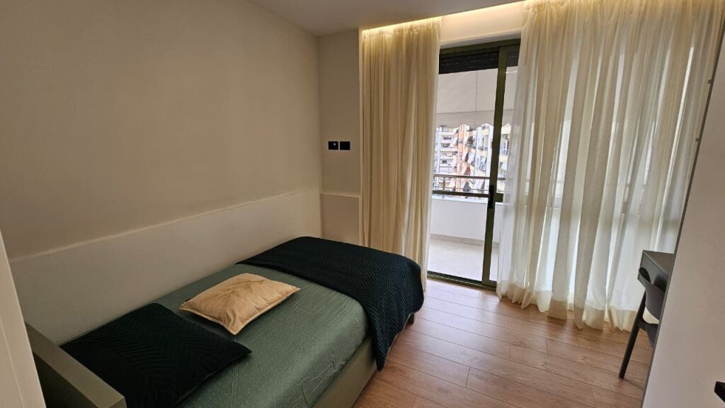 Apartment 2+1 for Rent, Commune of Paris, near the roundabout!