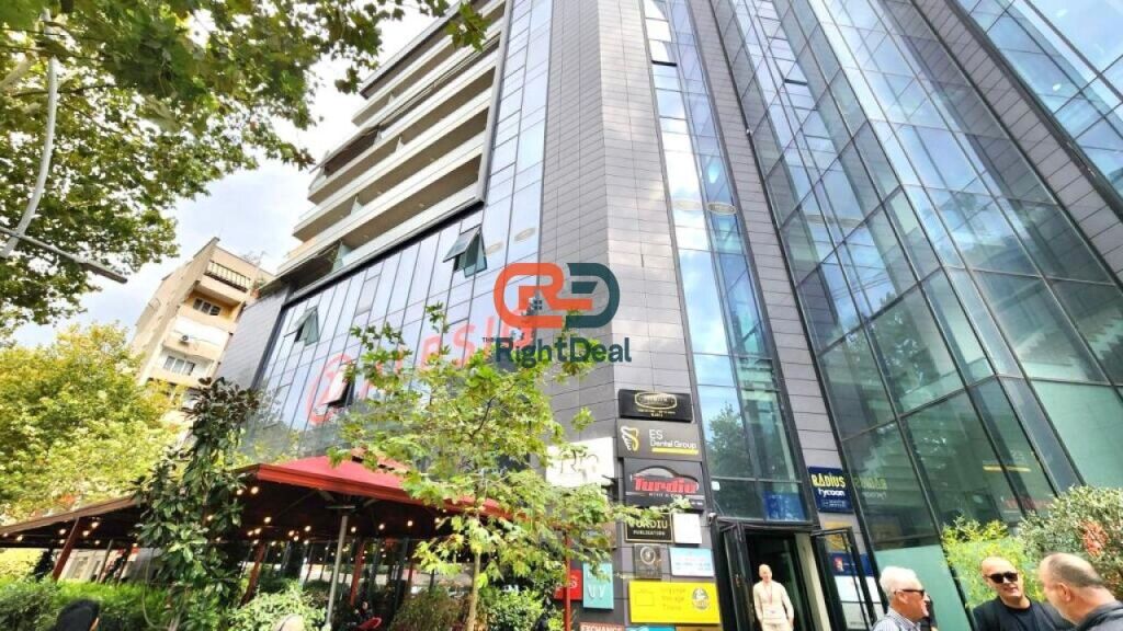 At "Turdiu Center" Super Business Premises For Rent With Facade From The Center!!