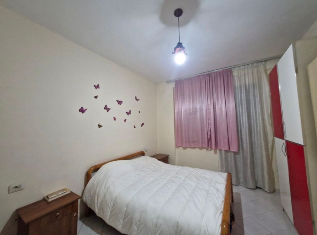 1+1, furnished at the Artisti bar in Astir, price 400 thousand lek
