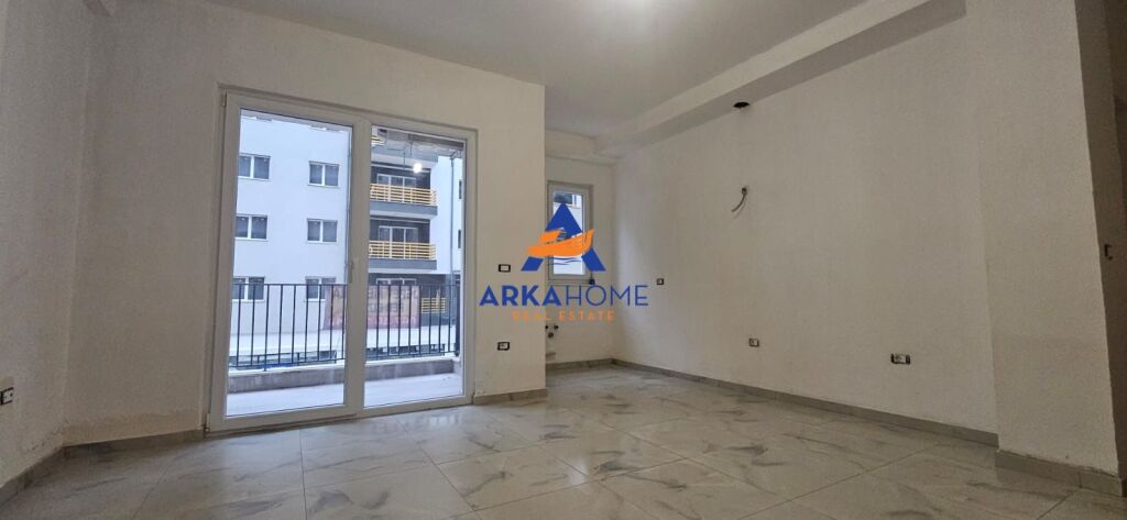 OFFICE FOR RENT 1+1+BALCONY "LAPRAKE" 60,000 LEKE