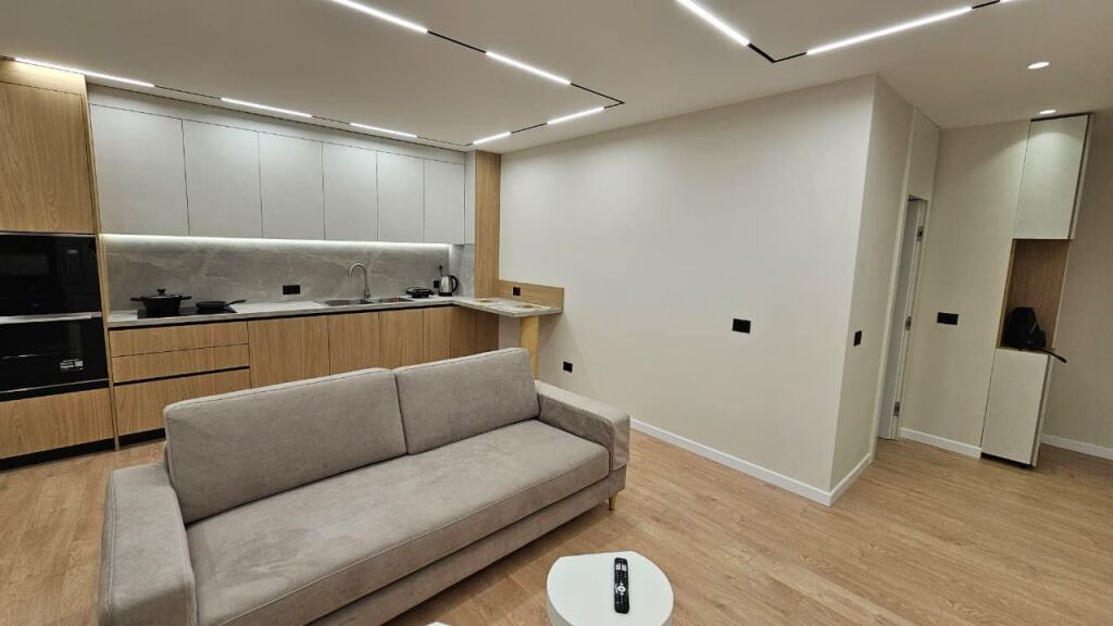 Apartment 2+1 for Rent, Commune of Paris, near the roundabout!