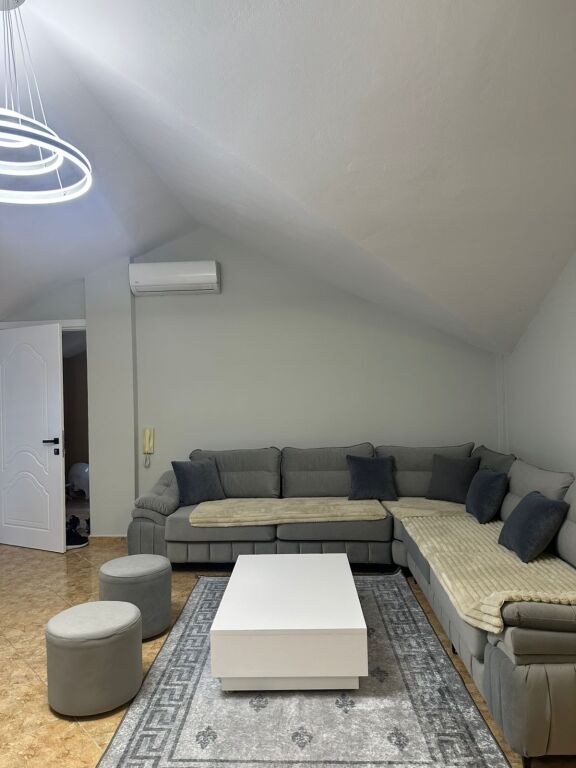 Apartament me qera 1+1 tek globe