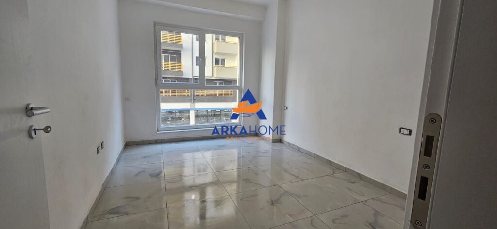 OFFICE FOR RENT 1+1+BALCONY "LAPRAKE" 60,000 LEKE