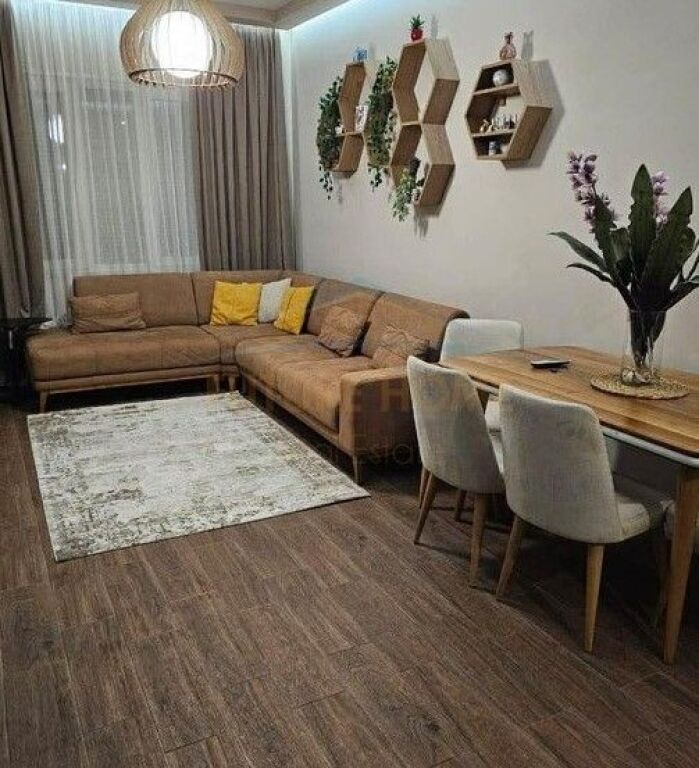 Qera, Apartament 2+1+2, Unaza e Re