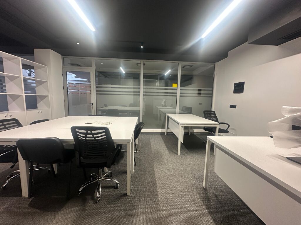 Ufficio open space in affitto 📍Pazari I ri 📌1000€