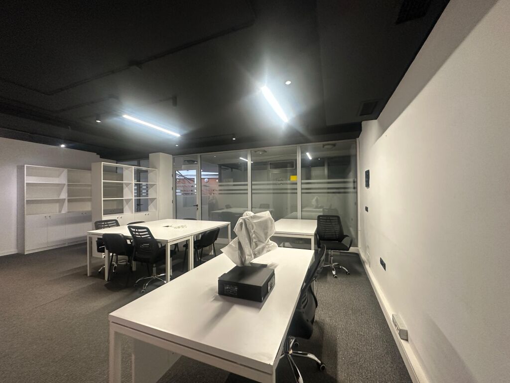 Ufficio open space in affitto 📍Pazari I ri 📌1000€