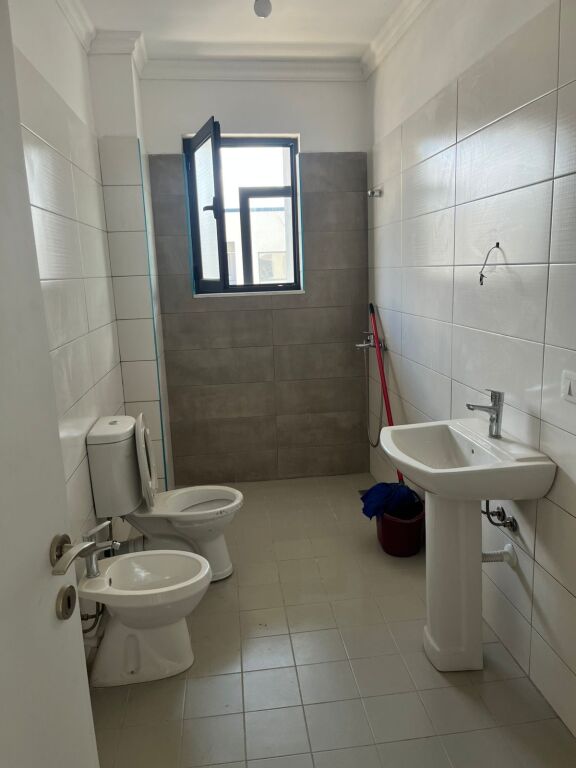 Jepet me qera apartament 1+1 Ne Kamez