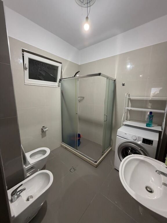 Jepet me Qera Apartament 2+1+2 Kopshti Botanik