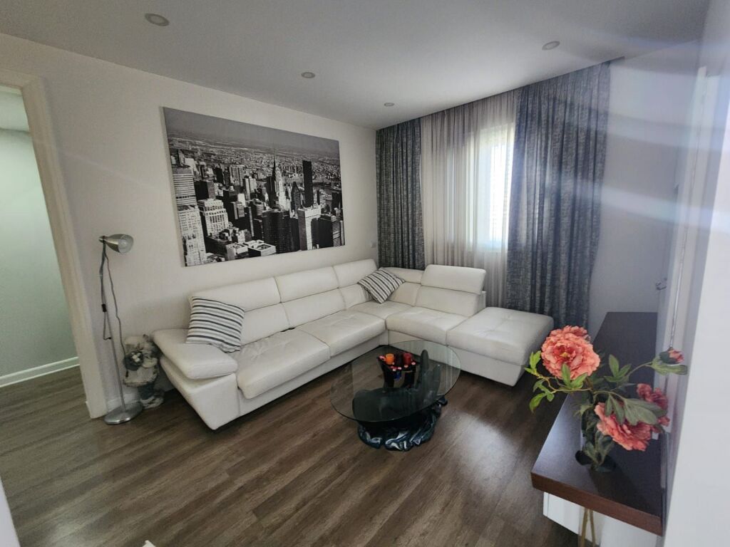 SUPER APARTAMENT 2+1 PER QERA PRANE VALA PARK , DURRES