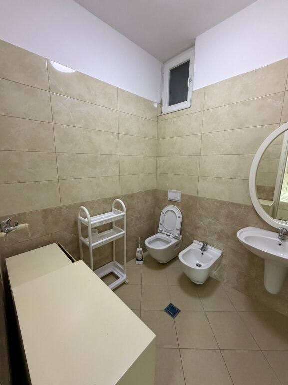 Jepet me Qera Apartament 2+1+2 Kopshti Botanik