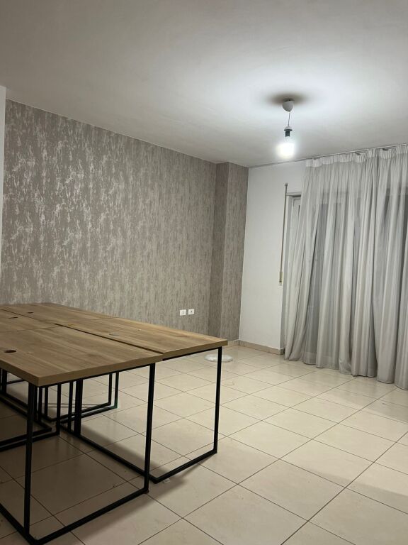 JEPET ME QIRA AMBIENT BIZNESI BRRYLI 40.000  leke
