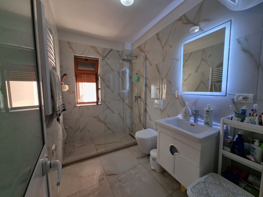 Appartamento 1+1 con ipoteca in vendita a Kamez