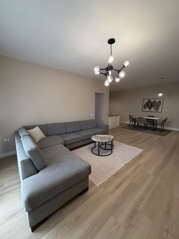 Jepet me Qera Apartament 2+1+2 Kopshti Botanik