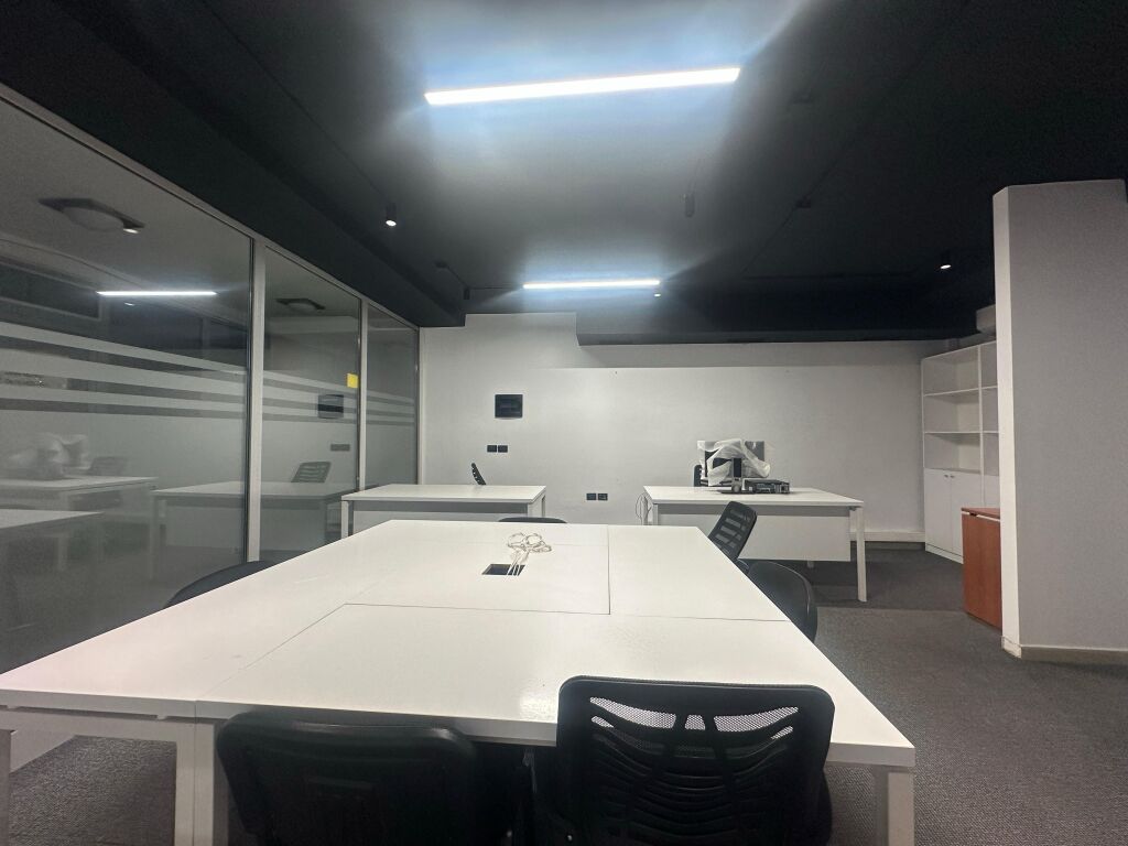 Ufficio open space in affitto 📍Pazari I ri 📌1000€