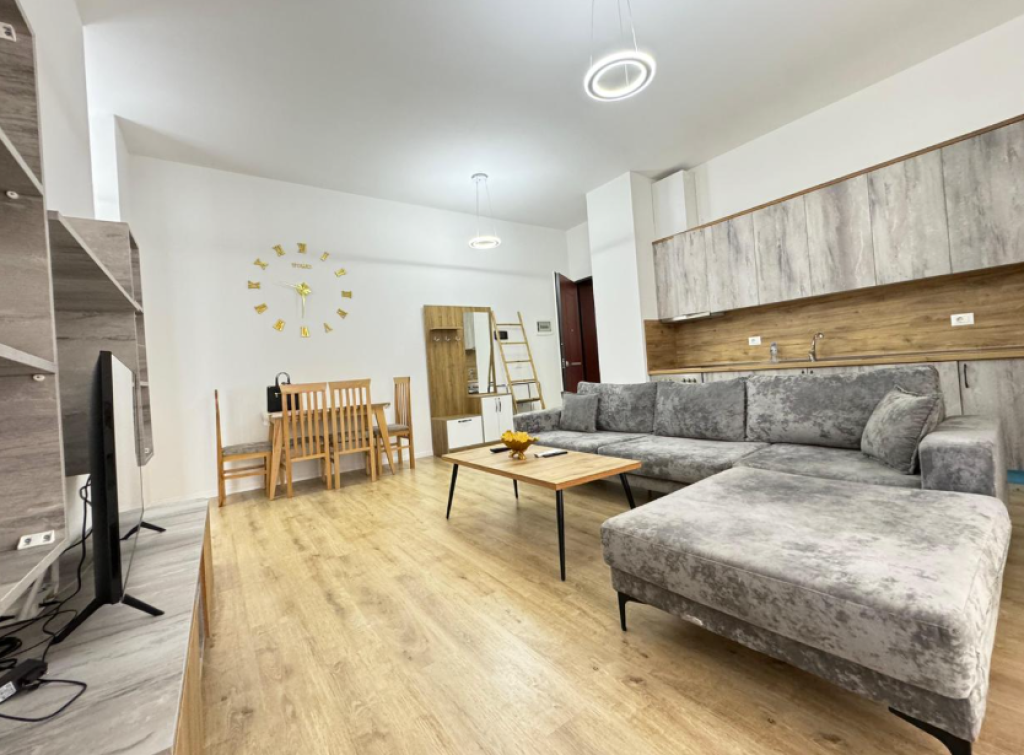 🏡 Jepet Apartament 1+1 me qira 📍 Kompleksi Delijorgji, Rr. e Kavajes   