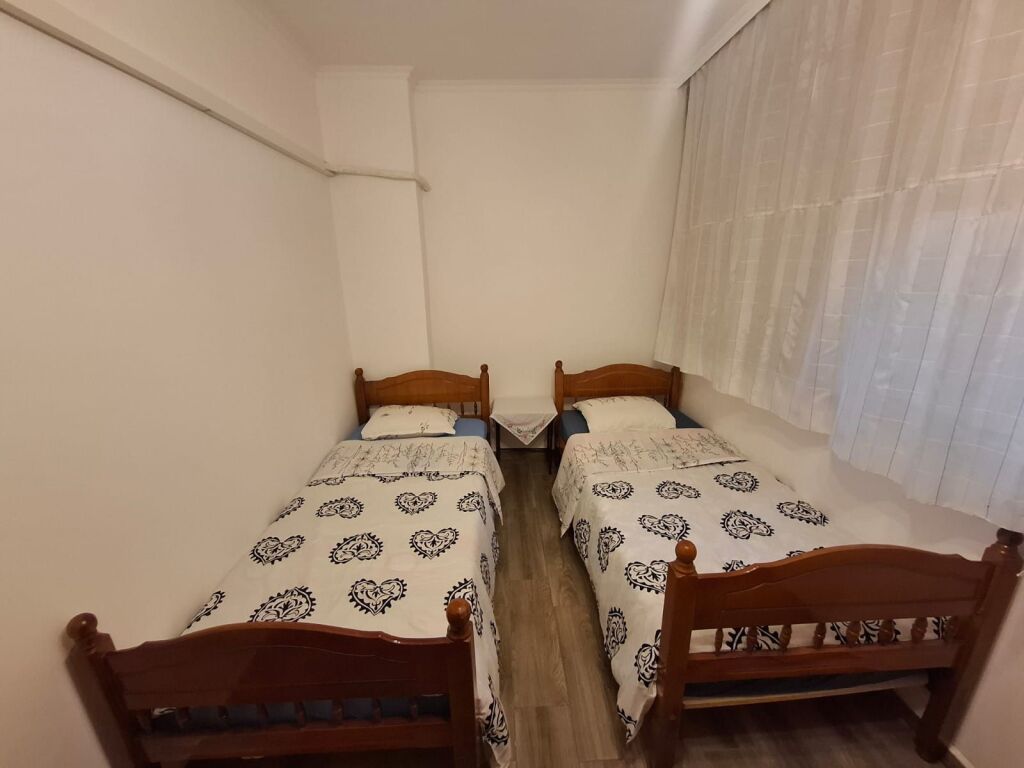 Jepet me Qera Apartament 2+1 tek Shkembi i kavajes