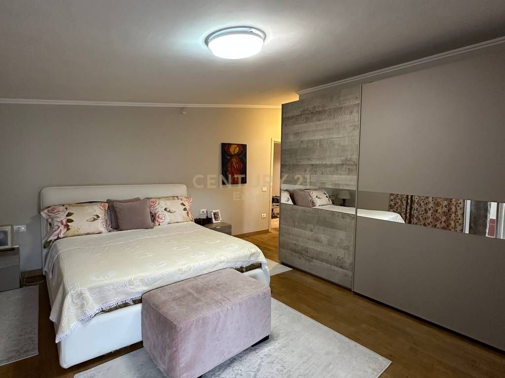 Penthouse per shitje Liqeni i Tiranes