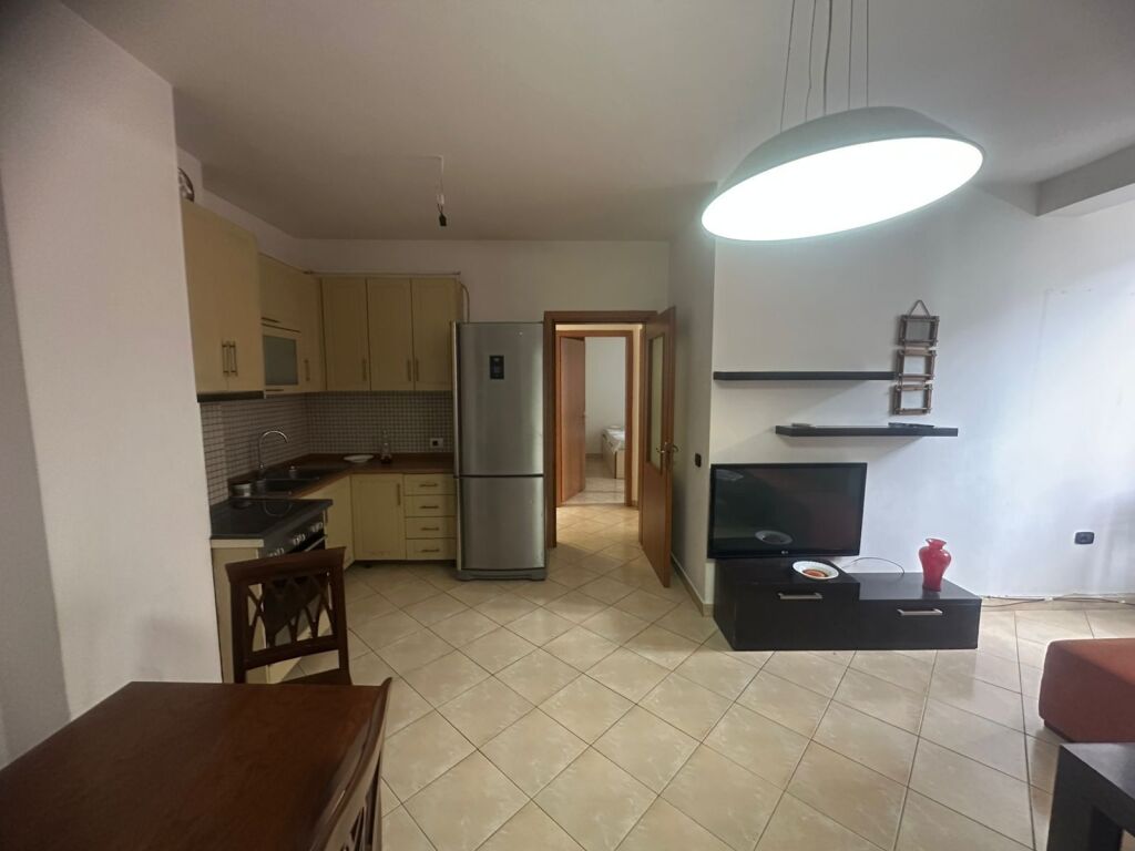APARTAMENT 1+1+GARDEROBE PER SHITJE TREGU ELEKTRIK
