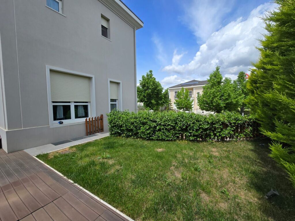 🔑 Villa with Pool for Sale in Rolling Hills-TEG